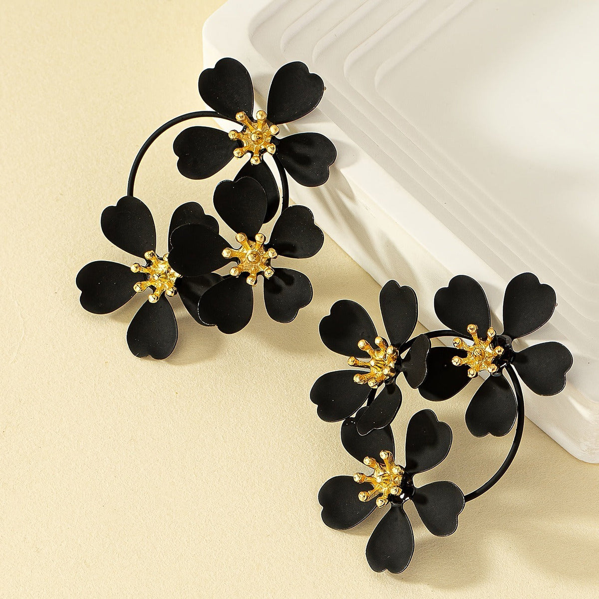 Noelia – Boucles d'oreilles pendantes vintage de fleur noire