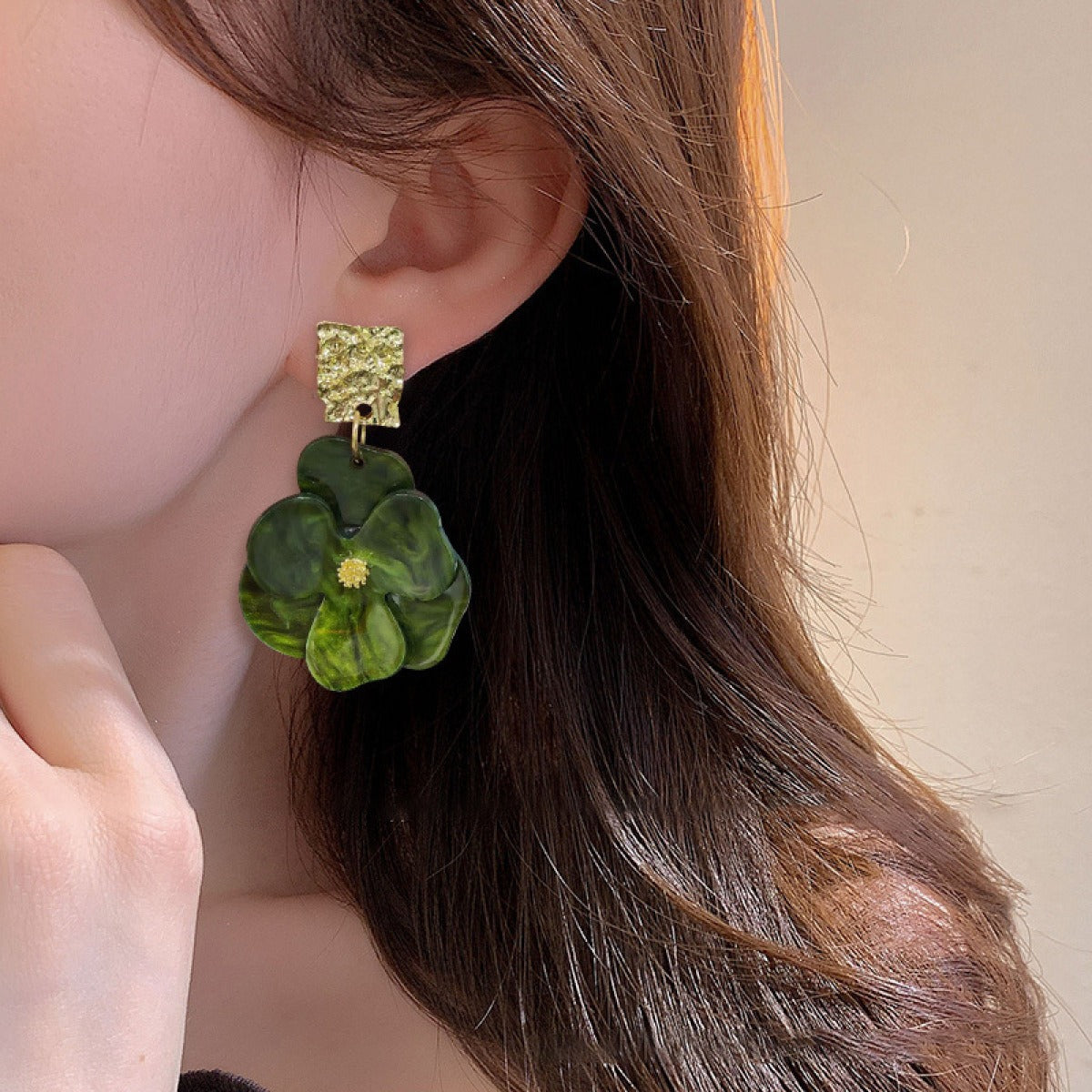 Kai – Boucles d'oreilles pendantes en fleurs en or