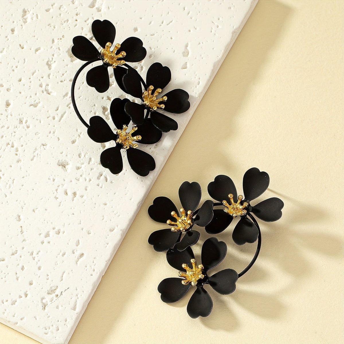 Noelia – Boucles d'oreilles pendantes vintage de fleur noire
