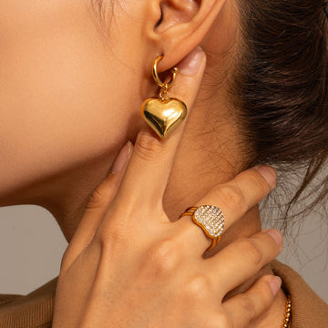 Liza – Boucles d'oreilles pendantes en forme de cœur dorées