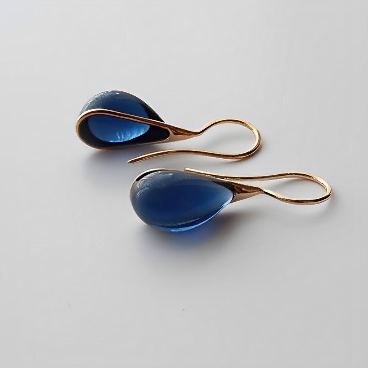 Karen – Boucles d'oreilles pendantes en cristal doré et argenté