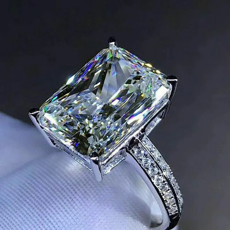 Jade – Bague avec zircon de grande taille