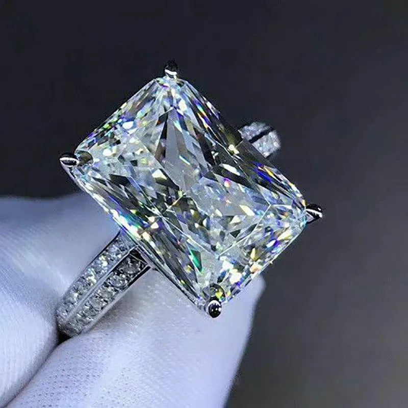 Jade – Bague avec zircon de grande taille
