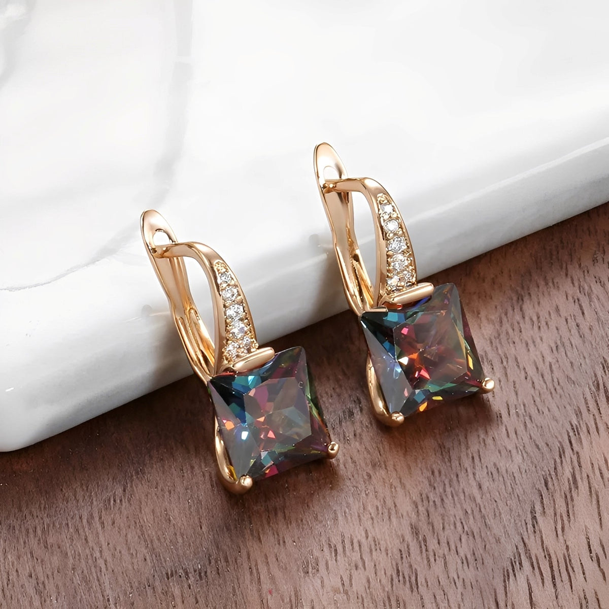 Celina – Créoles en or avec zirconiums colorés