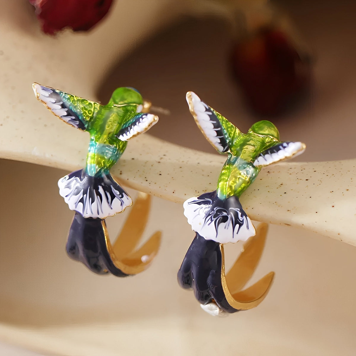 Wendy – Créoles de colibri émaillées vintage