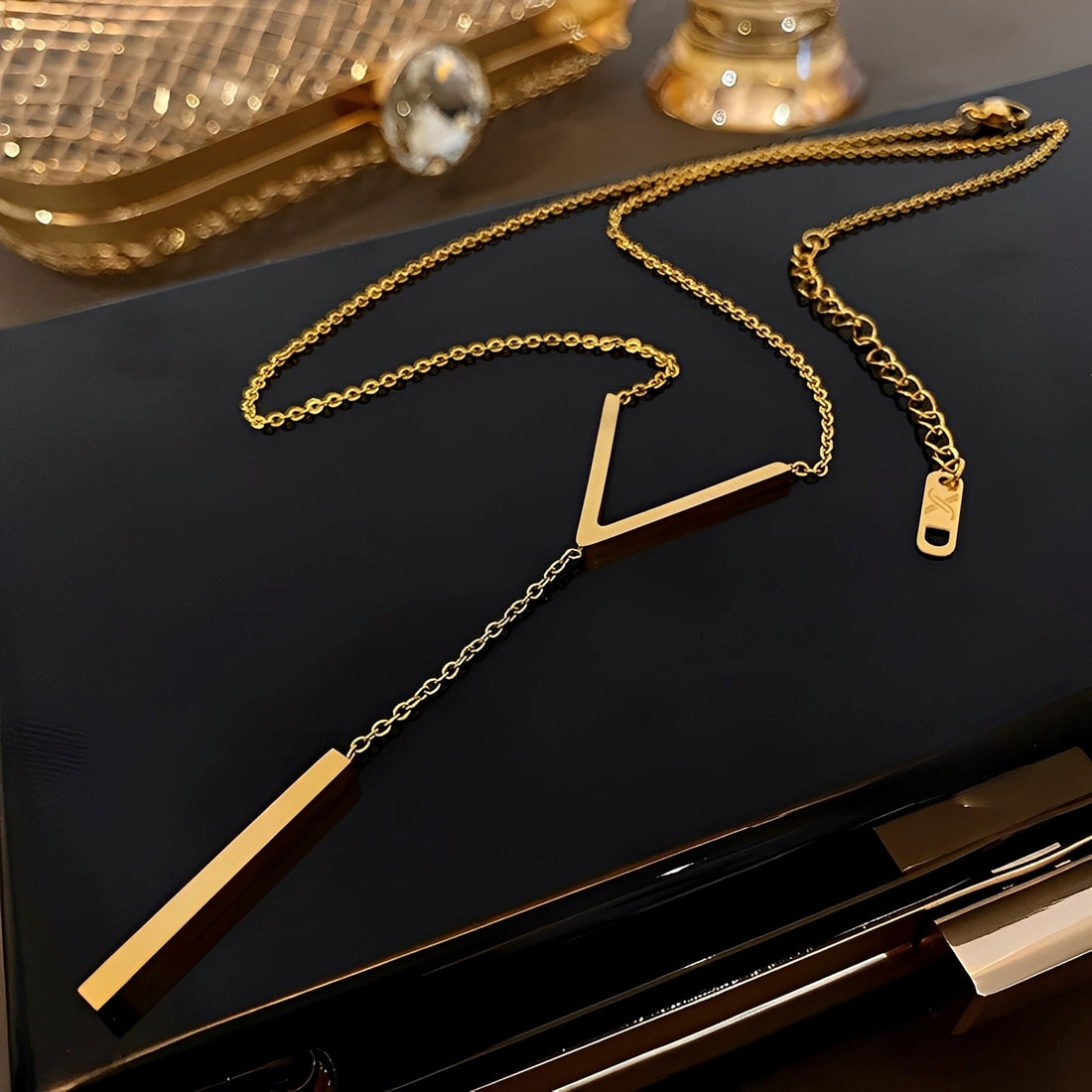 Vera – Collier avec pendentif géométrique