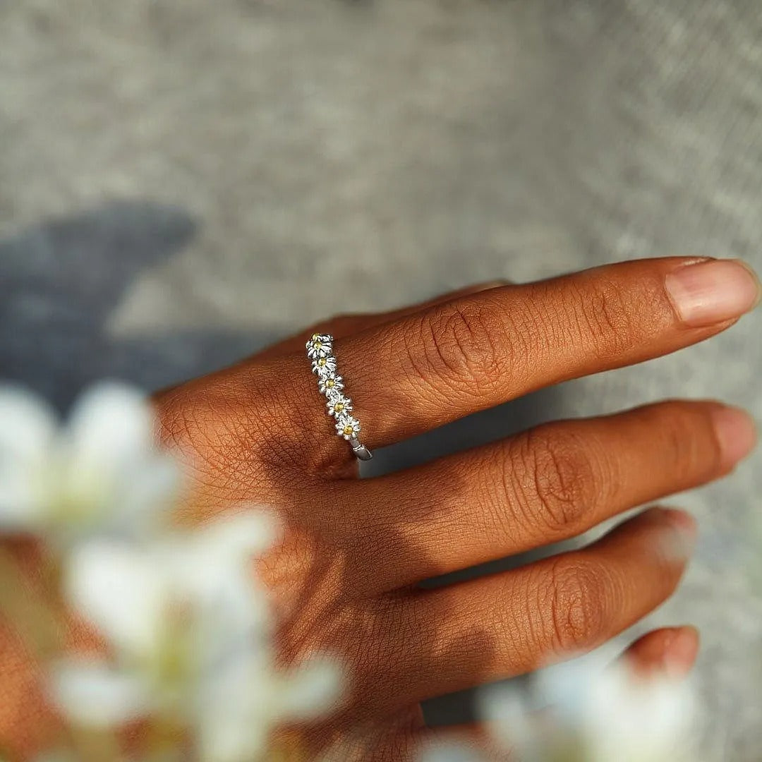 Dahliana – Bague Marguerite en Argent Ajustable et Émail Peint à la Main
