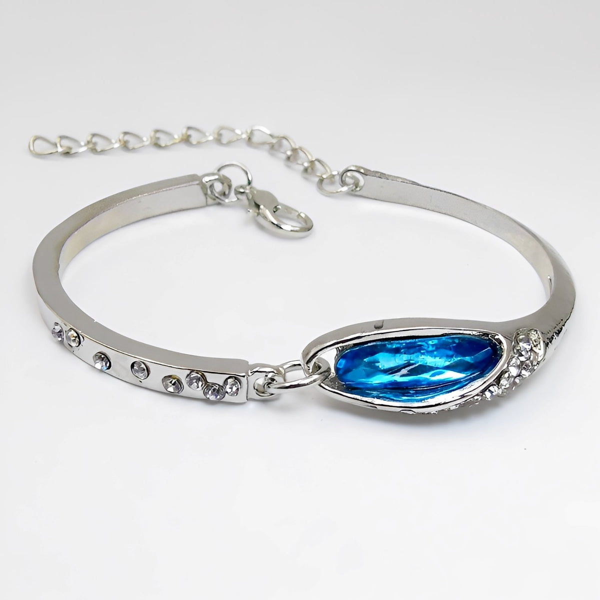 Miku – Bracelet élégant orné de saphirs