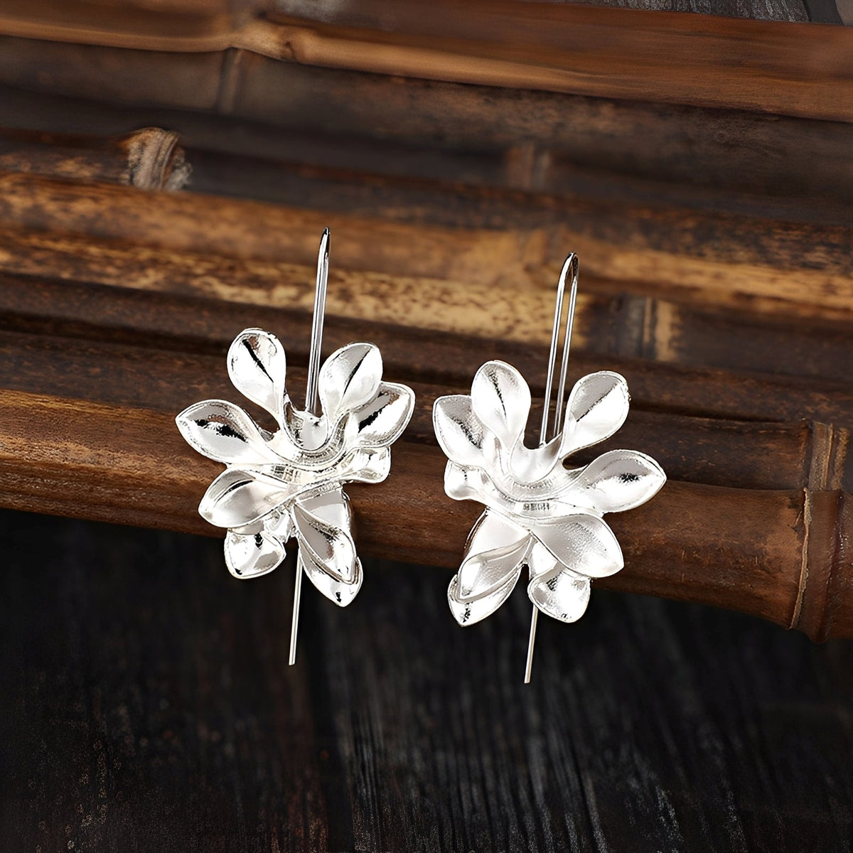 Chary – Boucles d'oreilles vintage en fleurs argentées
