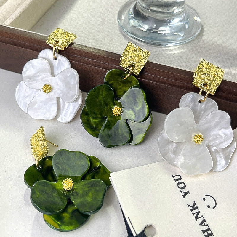 Kai – Boucles d'oreilles pendantes en fleurs en or