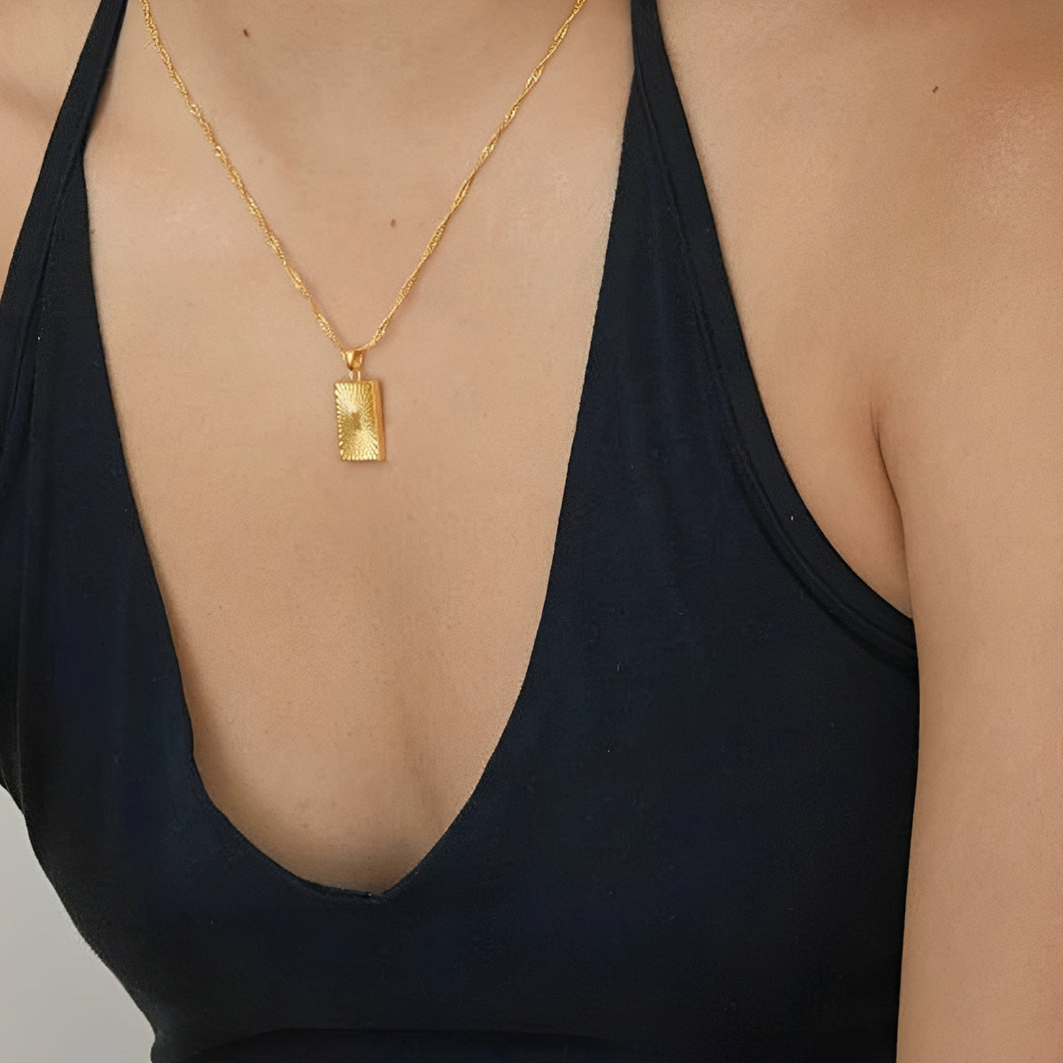 Aurelie – Collier Soleil avec médaille