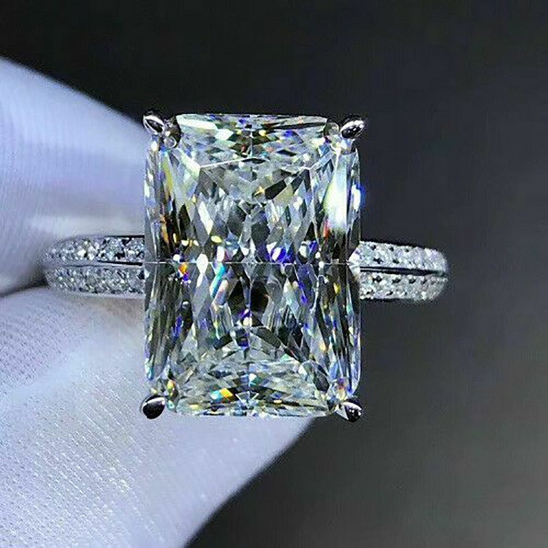 Jade – Bague avec zircon de grande taille