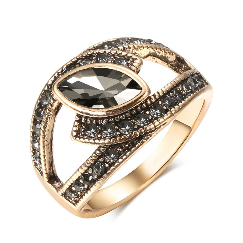 Amena – Bague élégante en cristal noir