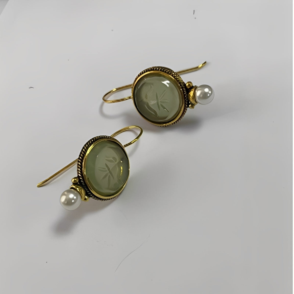 Nolwenn – Boucles d'oreilles vintage en perles et émeraude