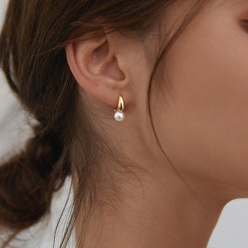 Maelle – Boucles d'oreilles dorées avec une seule perle