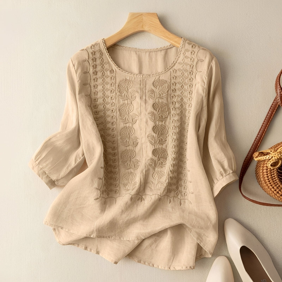 Gretchen - Blouse chic brodée à manches 3/4 pour femmes