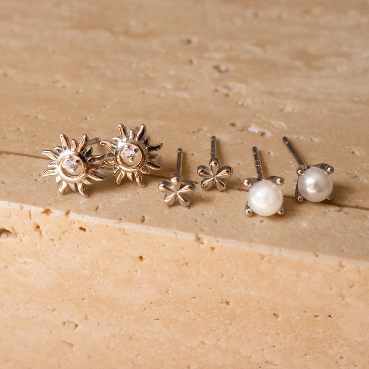 Boucles d'oreilles de fleurs mini en argent sterling