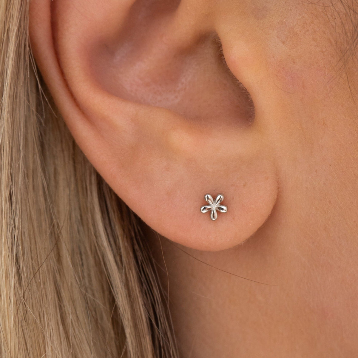 Boucles d'oreilles de fleurs mini en argent sterling