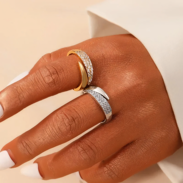 Irina – Bague courbée dorée 18K