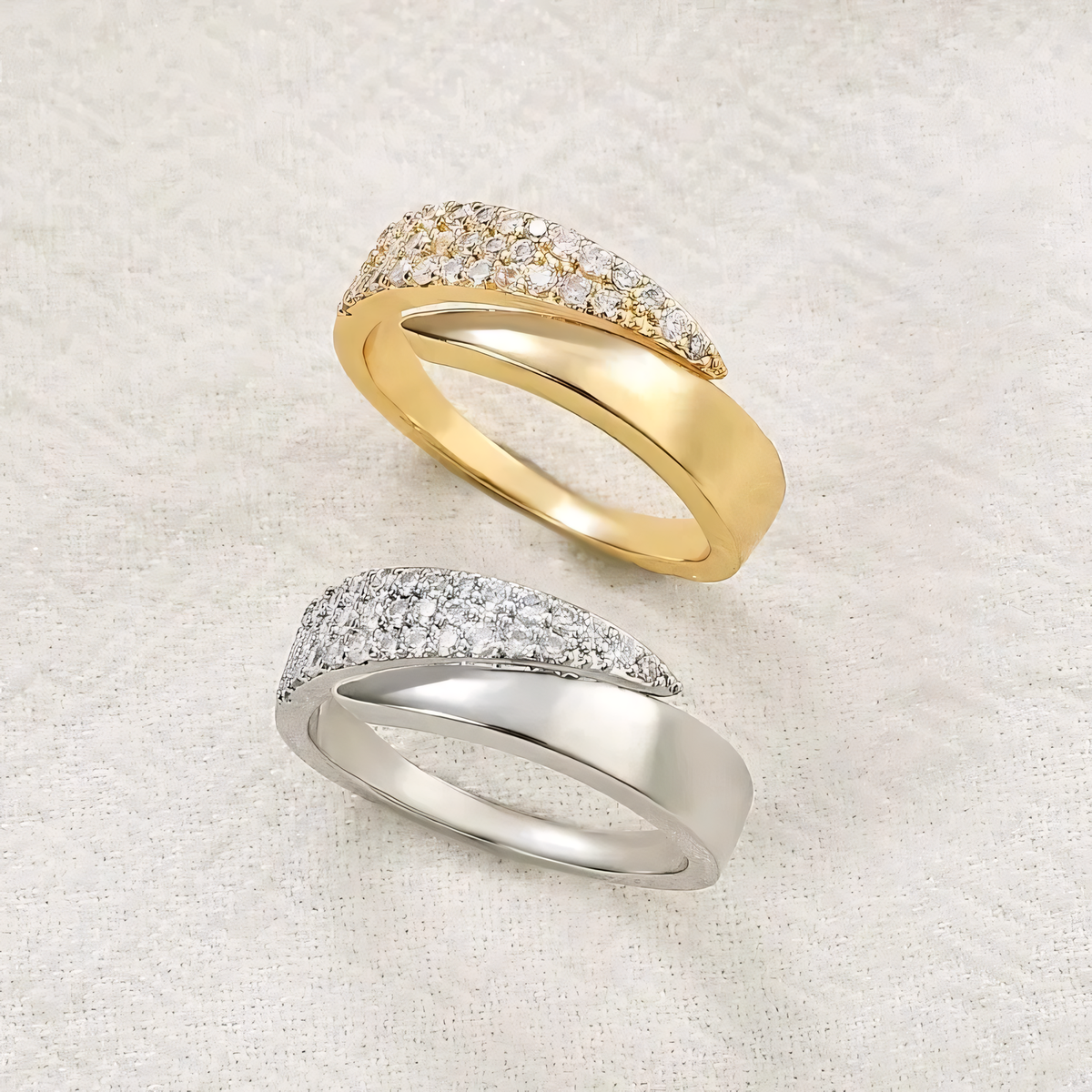 Irina – Bague courbée dorée 18K