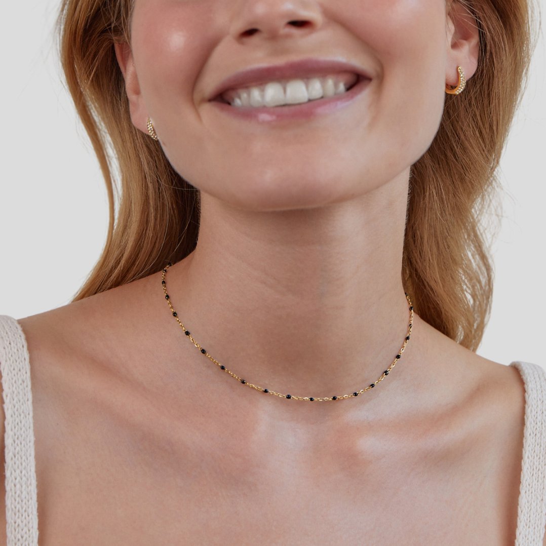 Yara – Collier élégant en perles noires