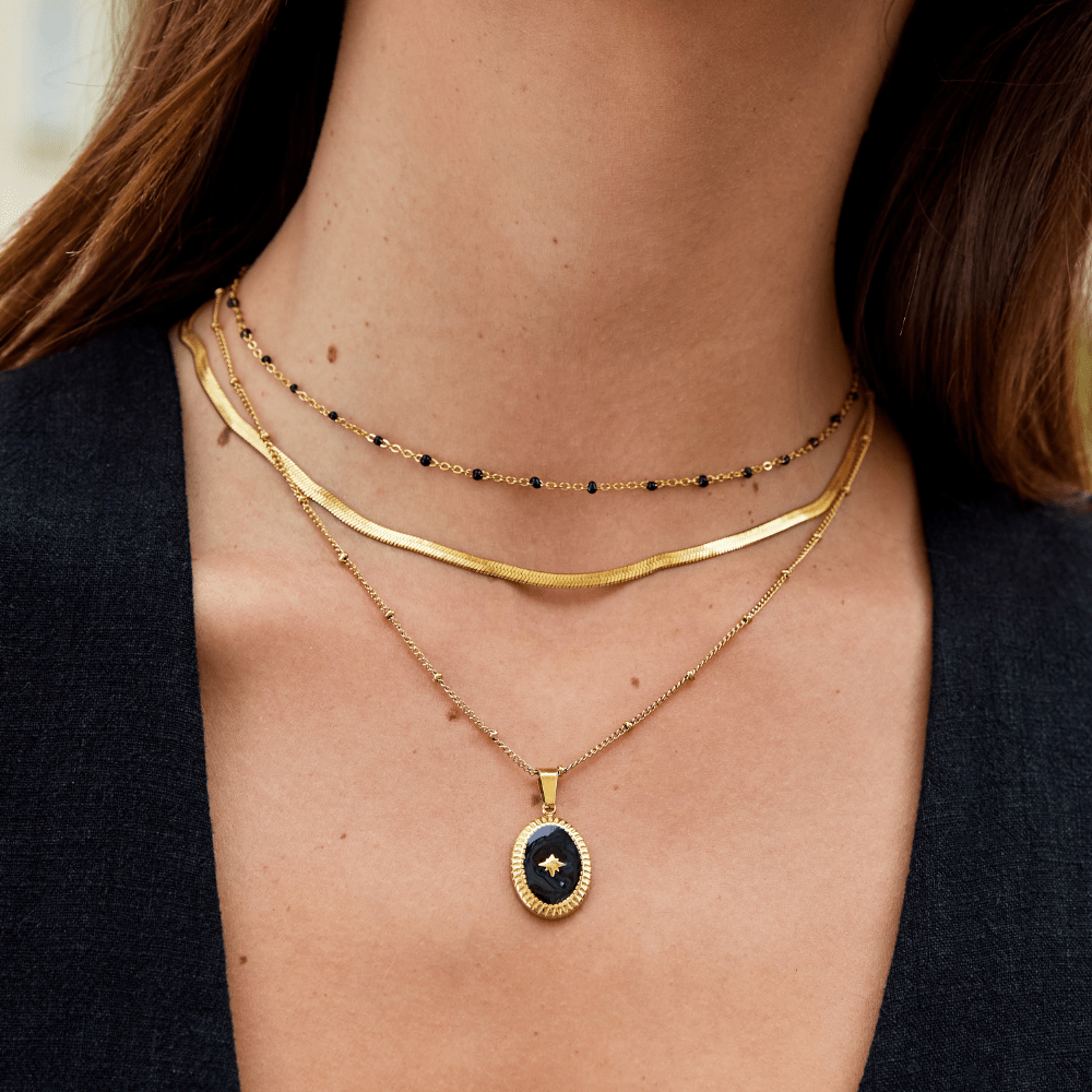 Yara – Collier élégant en perles noires