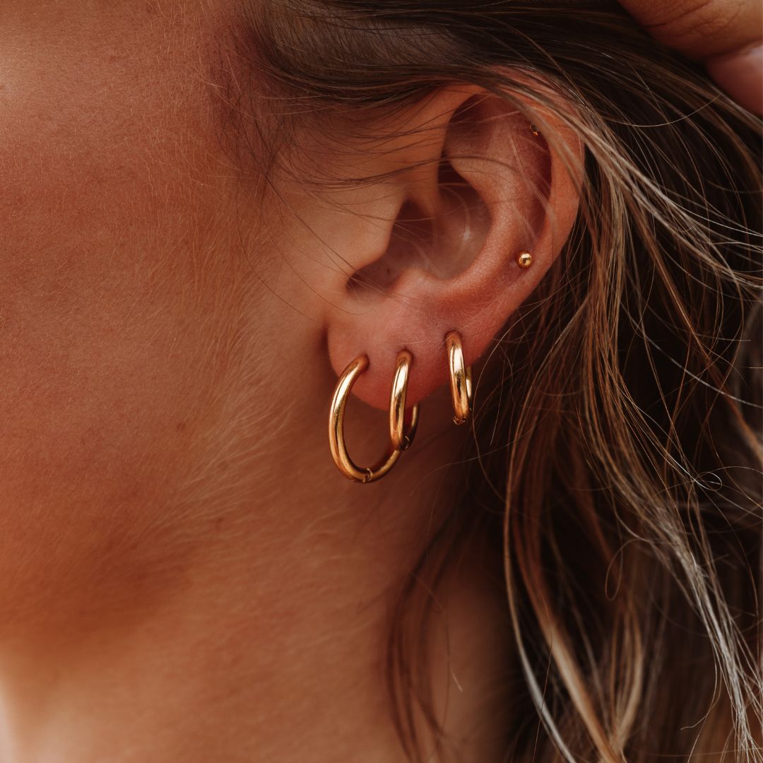 Clara – Boucles d'oreilles classiques dorées étanches