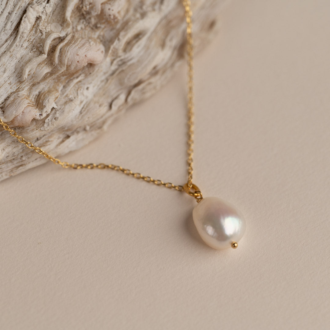 Collier de perles dorées - Pendentif en perle brillante