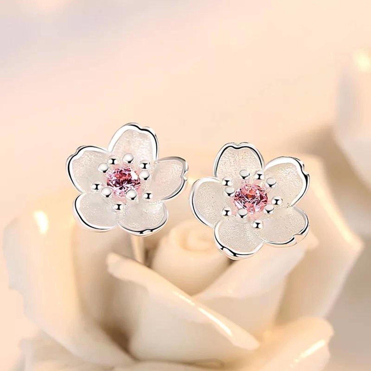 Holly - Boucles d'oreilles fleurs de cerisier argentées