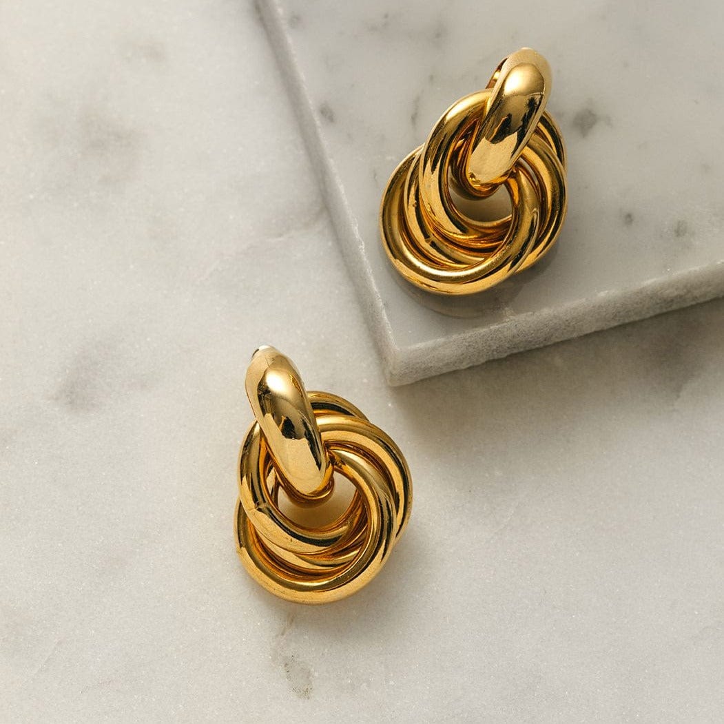 Rania – Boucles d'oreilles design entrelacé en or