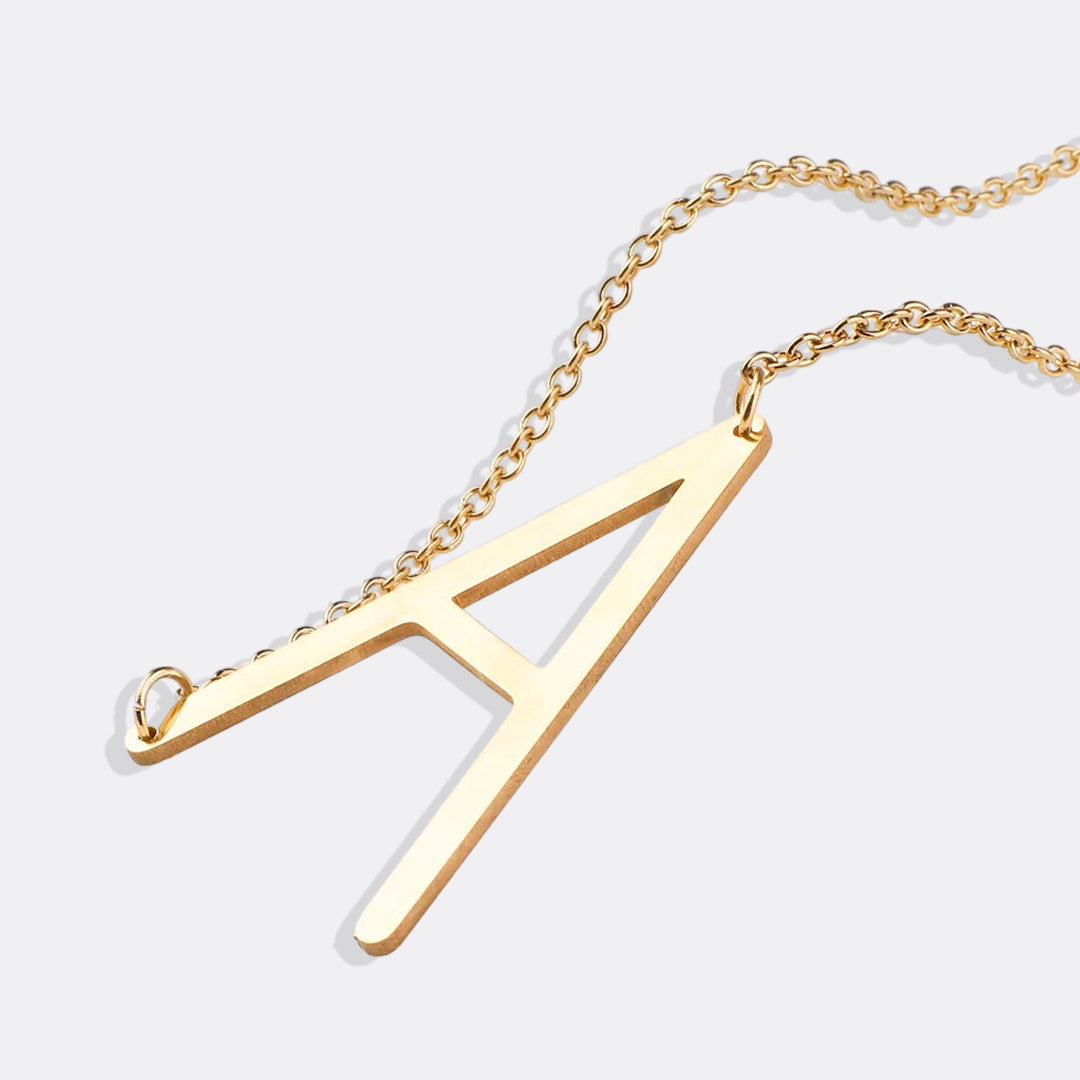 Inez – Collier avec initiale déclarative