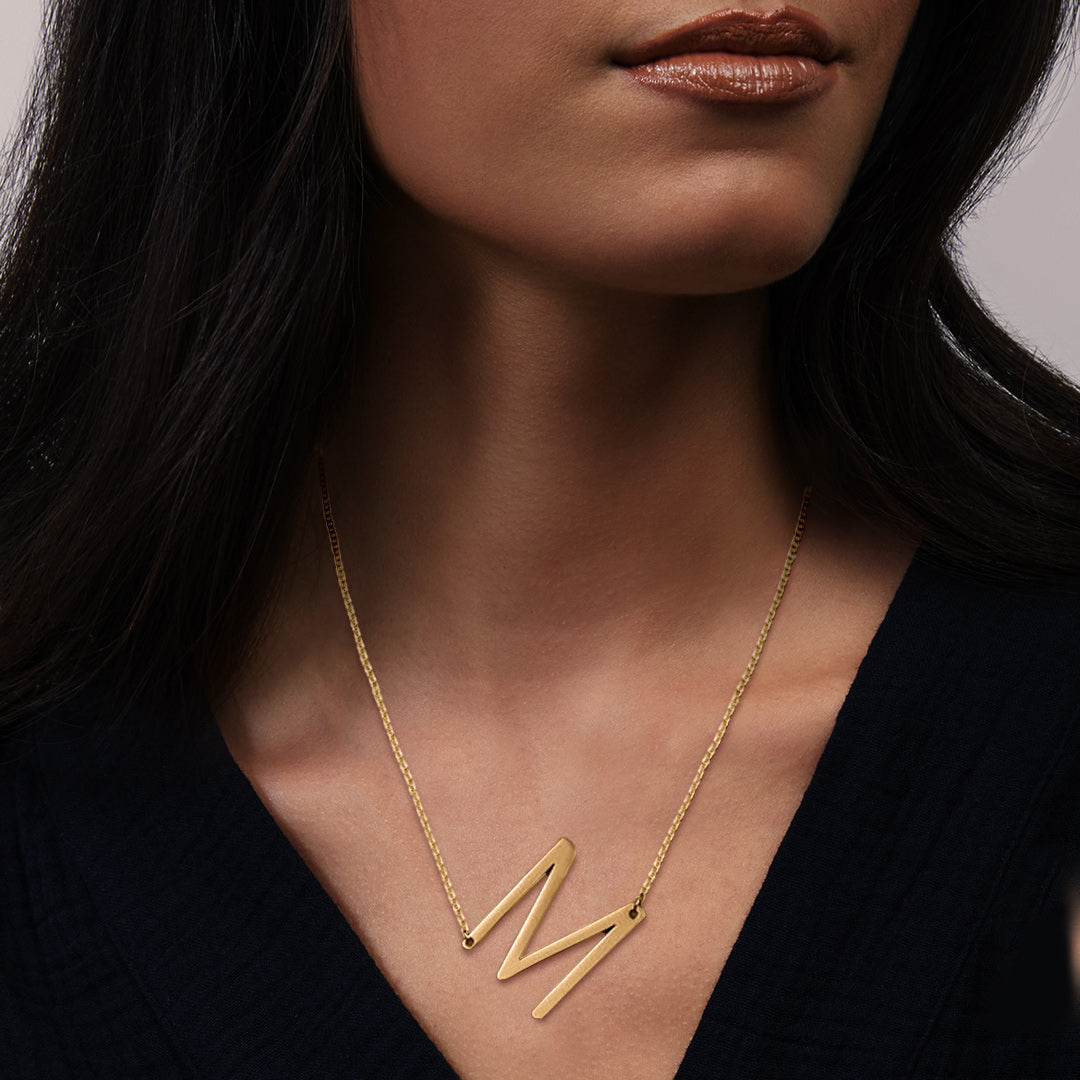 Inez – Collier avec initiale déclarative