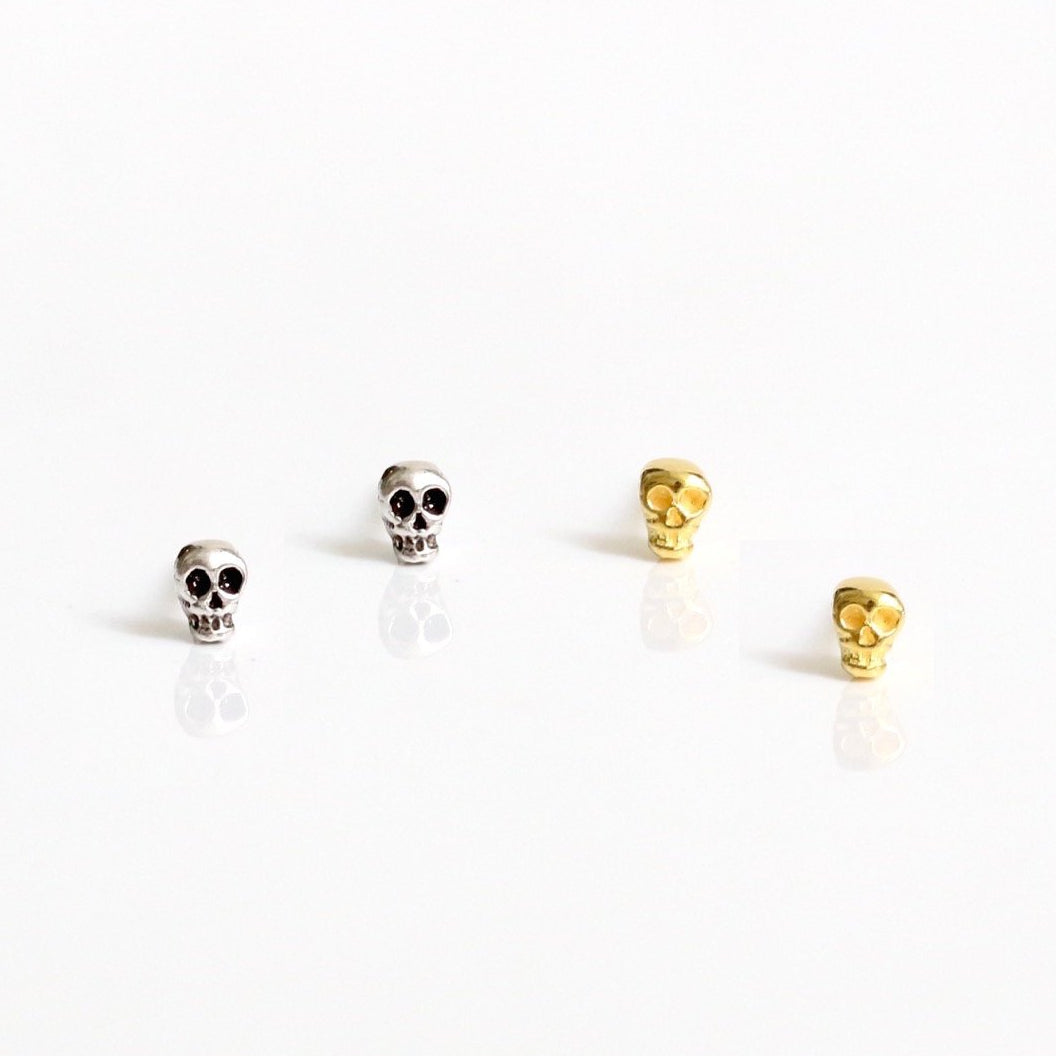 Reem - petites boucles d'oreilles en tête de mort